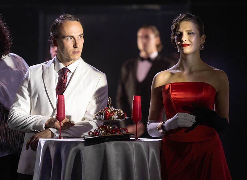 Фото - ЕВРАЗ подарил уральским театралам гастроли столичных артистов